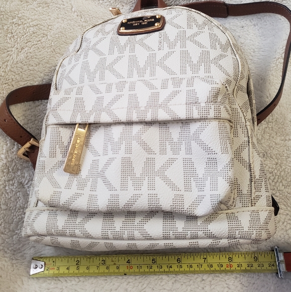 ❣SOLD Michael Kors Backpack❣ - Picture 4 of 14